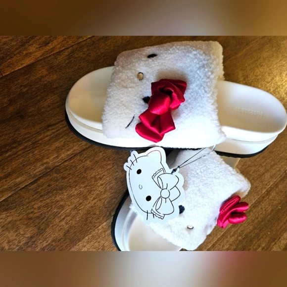 Hello Kitty‎ Plush Slides💗 - Picture 2 of 7